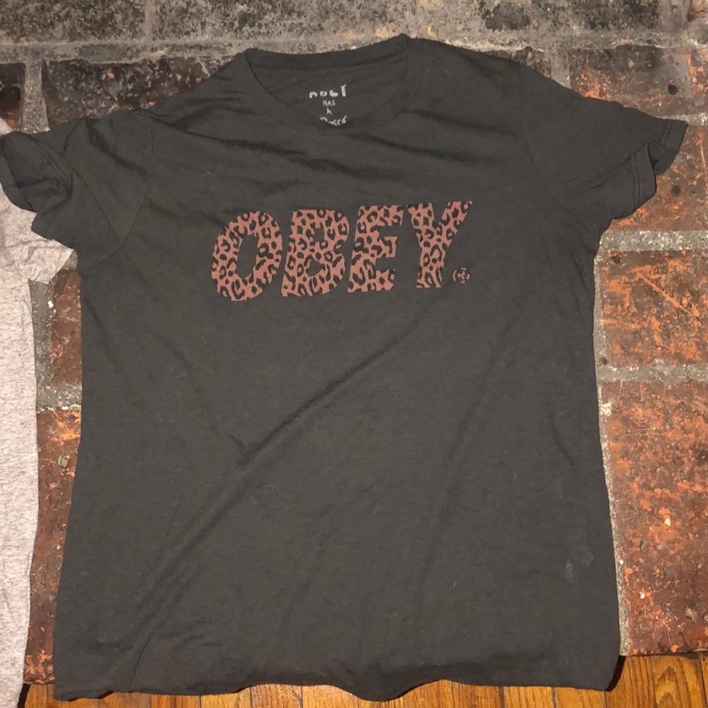 Obey shirt XS
